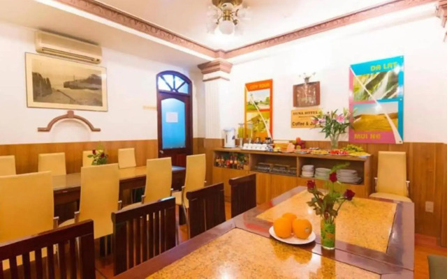 Cosmo Square Hotel (former Duna Hotel)