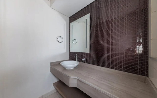 Cozy 1BR with balcony Damac Towers