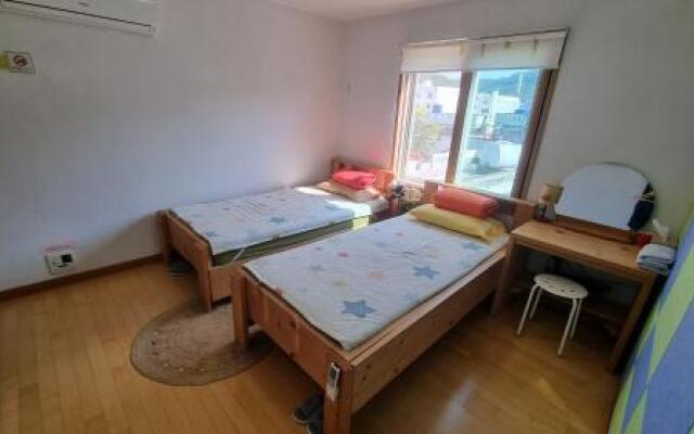 Tongyeong One Guesthouse
