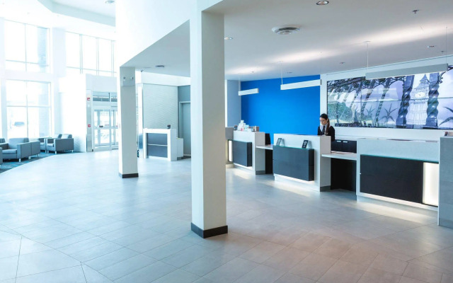The Grand Winnipeg Airport Hotel by Lakeview