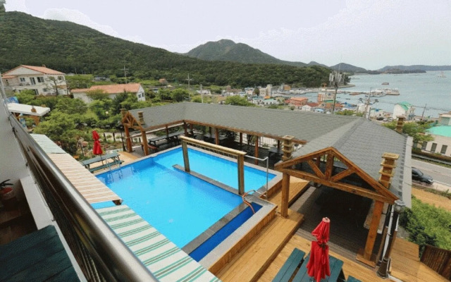 Geojedo Badamaru Pension