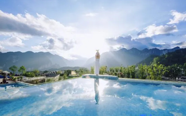 Sanjiafeng · Shiguang Valley | Skycliff Starry Sky Space Cabin Luxury Resort Homestay – Pool – Enshi Prefecture