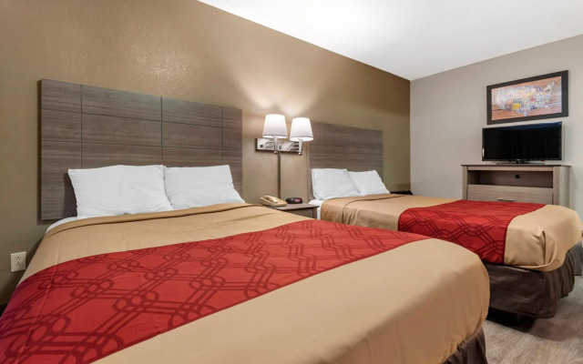 Econo Lodge Dewitt I-90