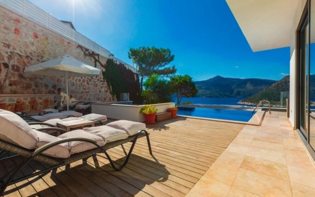 Villa Maris by Akdenizvillam