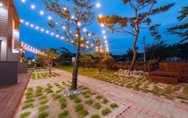 Gyeongju Heimisch Pool Villa