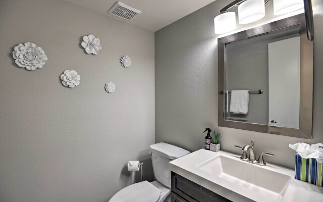 Sleek Phoenix Condo: Walk to Biltmore Fashion Park