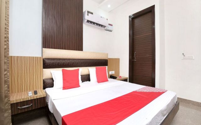 OYO 15863 Hotel Royal Vij