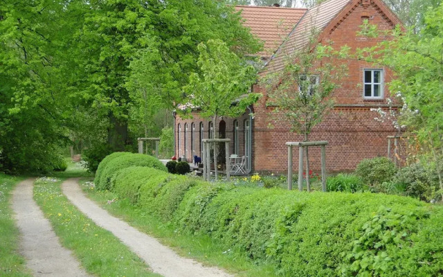 Spacious Apartment With Garden in Boisendorf