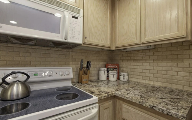 307 Casa Bella 2 Bedroom Condo by Redawning