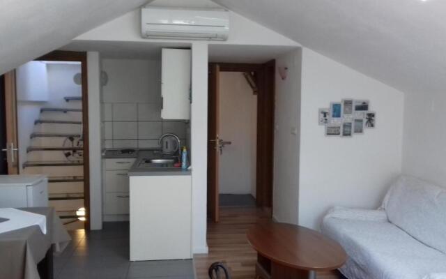Apartments MIME - Small House