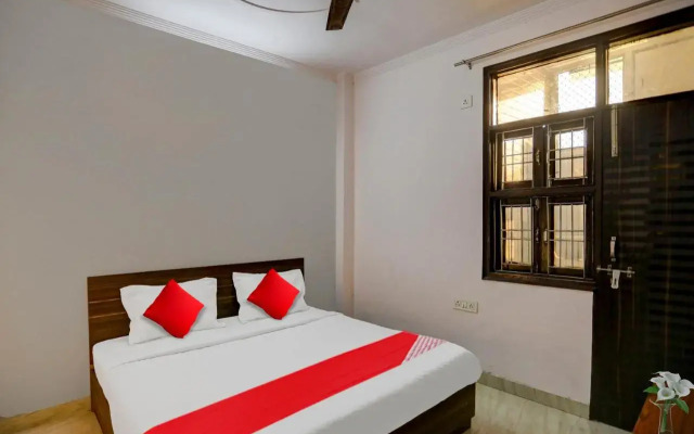 Oyo Flagship 703376 Mk Residency