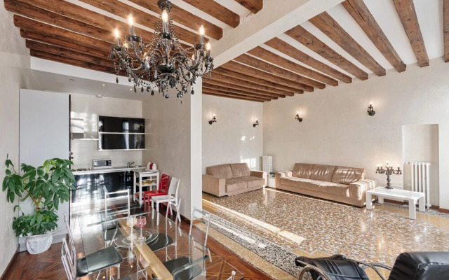Rialto Bridge Romantic House