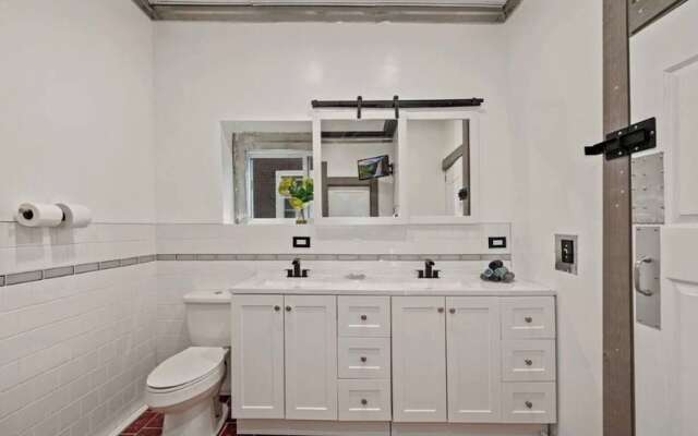 Stylish 4 Bedroom Home Near Philadelphia