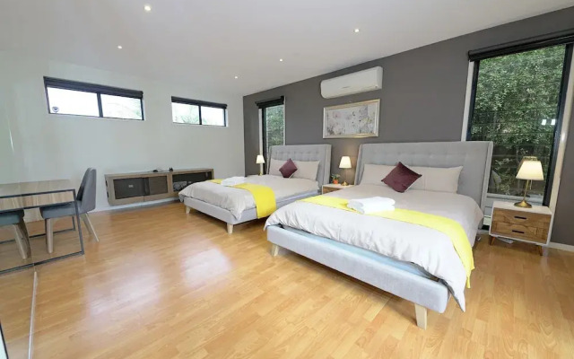 Luxury 7BRM Lakeside BigHouse Point Cook