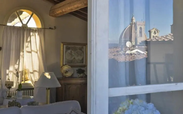 Visconti Halldis Apartment