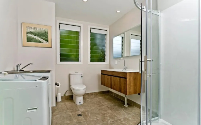 Takapuna Modern Guest house near beach