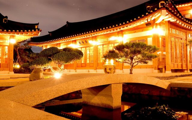 Hwangnamguan Hanok Village