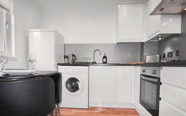 Thistle Apartments - City View Apartment