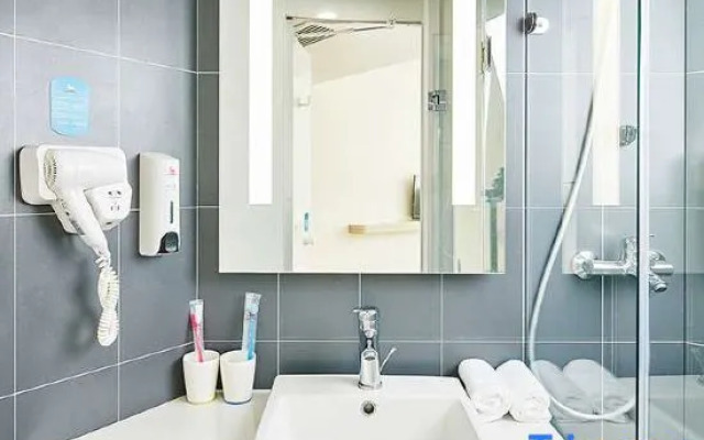 Hanting Hotel Tianjin Railway Station