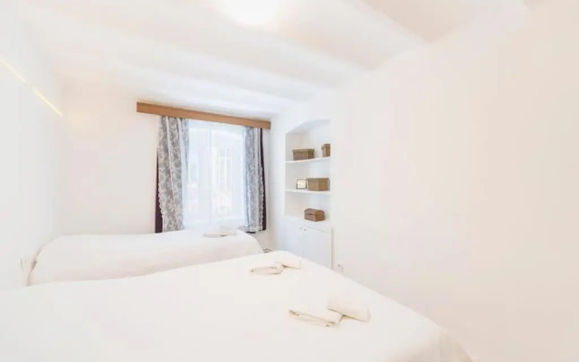 Beautiful 2BR House w/AC 400meters Taksim Square