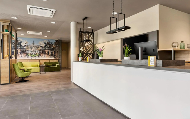 Super 8 by Wyndham Dresden