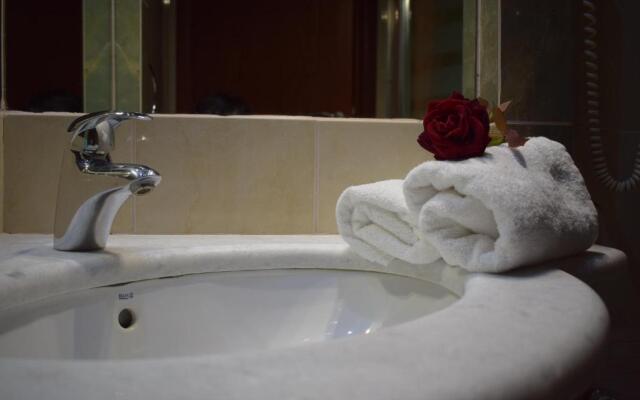 Evia Hotel & Suites