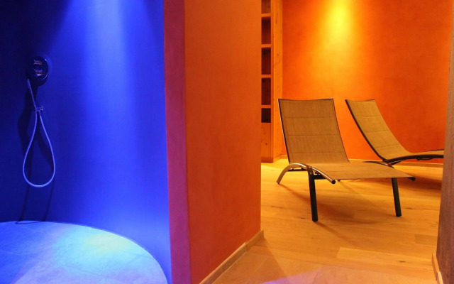Hotel Emmy - five elements