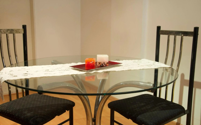 Luminous Studio Apartment. Ideal location. By owner.