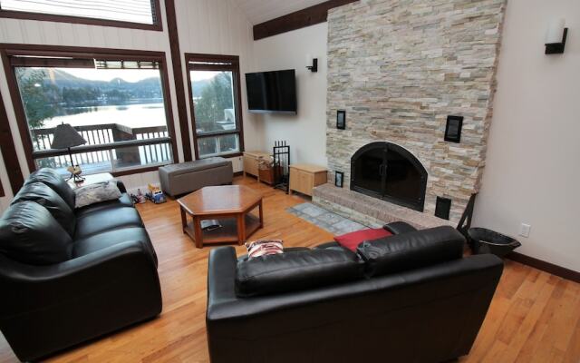 Duhamel Rock Cliff 3-Bedroom Waterfront Chalet