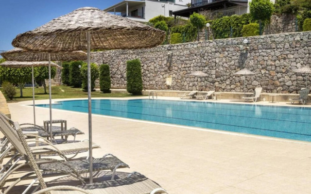 Cozy Flat With Sea View and Shared Pool in Bodrum