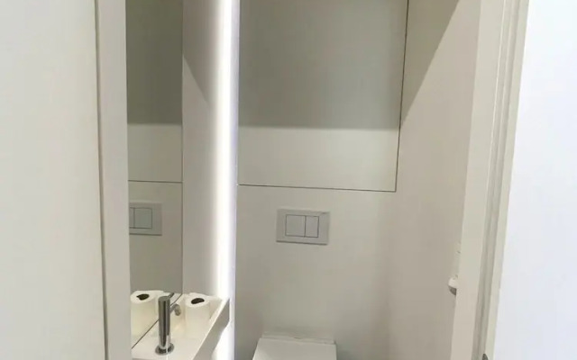 Apartment by Epernay Square With Sea View