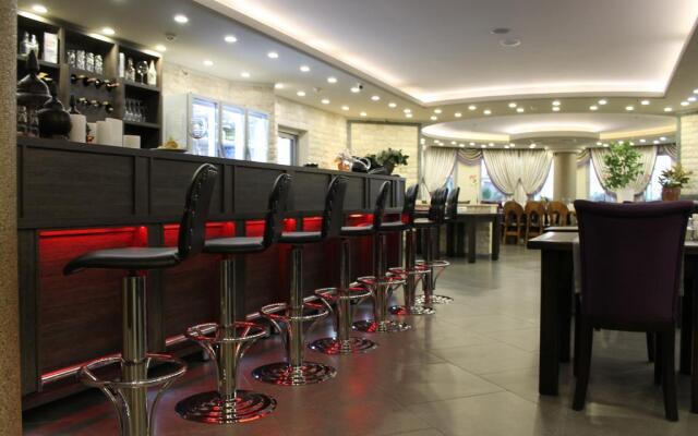 Rey Manes Hotel