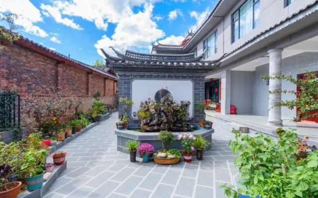 Meet the Snow Mountain View Naxi Courtyard Beauty Stay (Baisha Ancient Town Store) – Outside – Lijiang