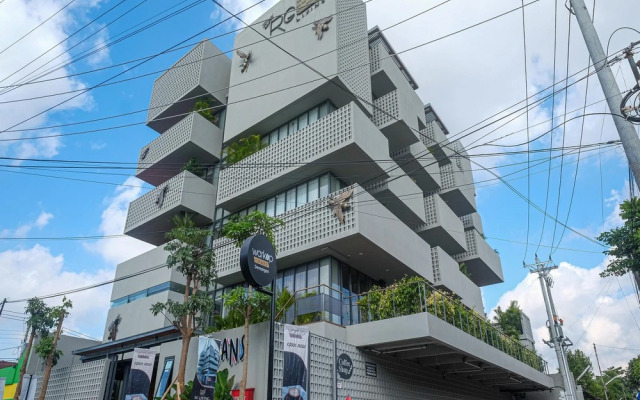 Sans Hotel RG Living Jogja by RedDoorz