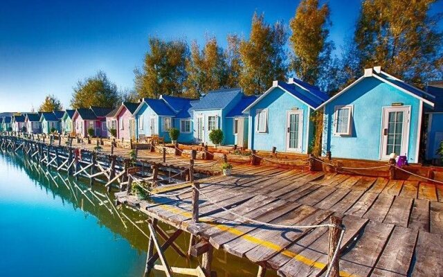Lijiang Scenery Retreats Lake Front Villa Resort