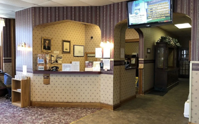 Historic Ortman Hotel - Canistota/Sioux Falls