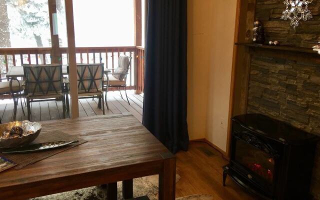 #51 & #52 Hyatt Lake Compound~sleeps 10~lake View