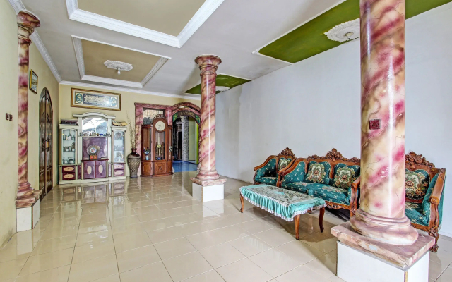 SPOT ON 92188 Ndalem Eyang Guesthouse Syariah