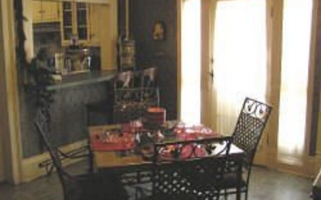 Four Winds Victorian Venue & Suites