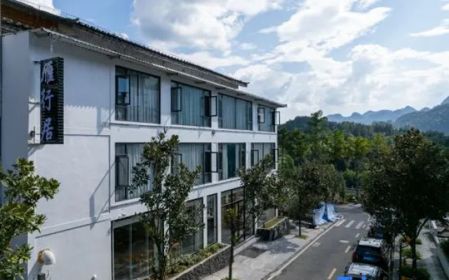 Libo Minhangju B&B (LiBo Xiaoqikong Dongmen Branch)