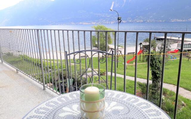 Campione Giulia Exclusive Lakefront apartment by Gardadomusmea