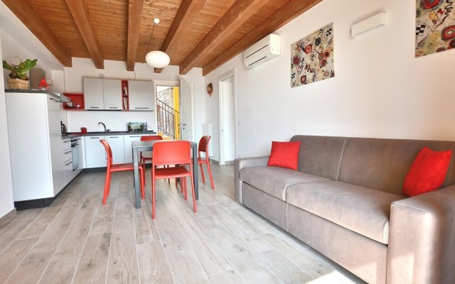 Red Apartment in Marciaga di Costermano