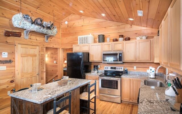 A Wolf's Den - 4 Br Cabin