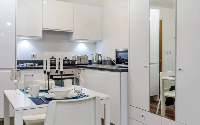 Contemporary Apartment - Liverpool