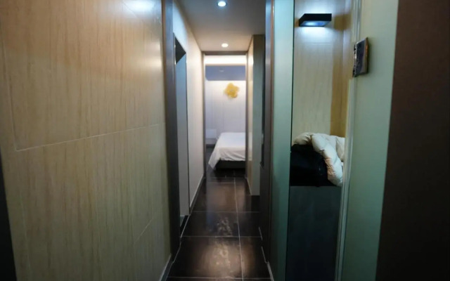 Y Hotel