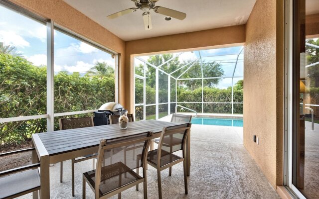 Neapolitan - Newly Renovated 3-BR Luxury Home with Private Pool. Enjoy a Fully Equipped Kitchen and Free Wi-Fi