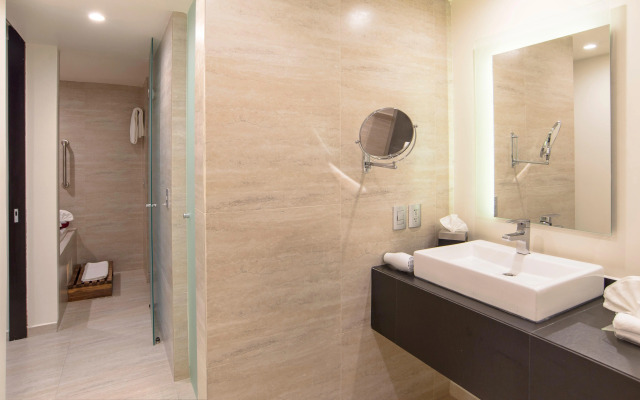 Holiday Inn Mexico Dali Airport by IHG