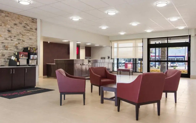 Red Roof Inn PLUS+ & Suites Erie