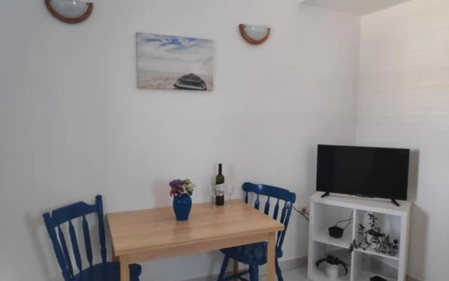 Jadranka - Free Parking and Grill - A2-blue