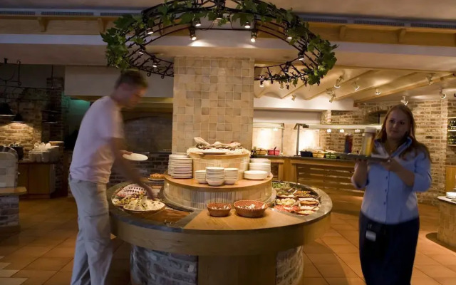 Spacious Holiday Home With Roofterrace